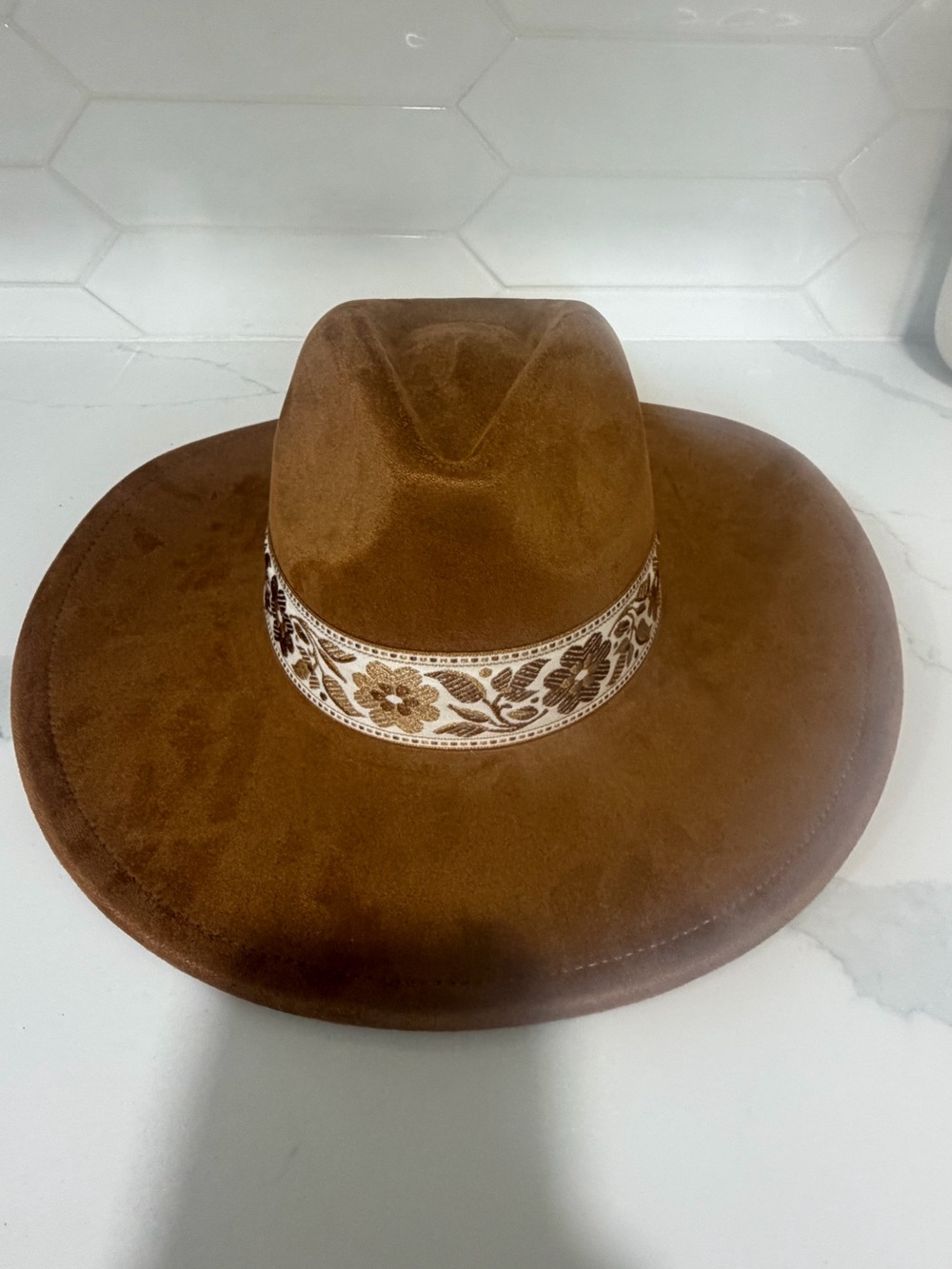 "Era moment" brown fedora hat with ribbon